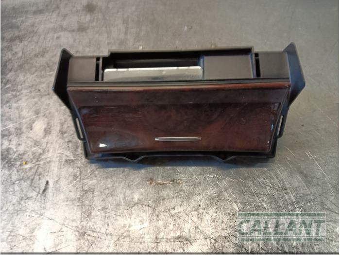 Begagnade Askkopp, fram Jaguar XJ (X350) 2.7d V6 24V Pris € 30,25 Inklusive moms erbjuds av Garage Callant