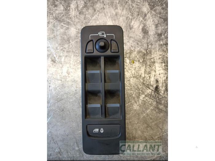 Usados Interruptor combinado de ventanillas Landrover Discovery Sport (LC) 2.0 TD4 150 16V Precio € 60,50 IVA incluido ofrecido por Garage Callant