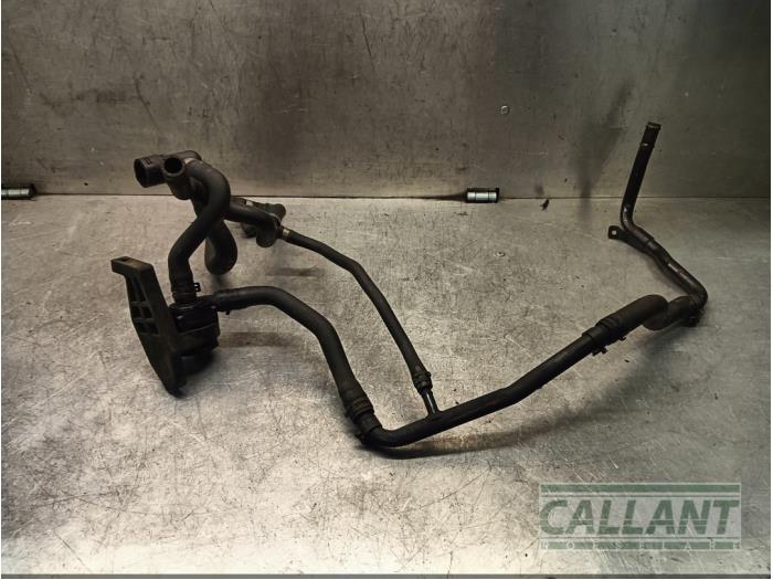 Begagnade Extra vattenpump Jaguar XJ (X350) 2.7d V6 24V Pris € 90,75 Inklusive moms erbjuds av Garage Callant