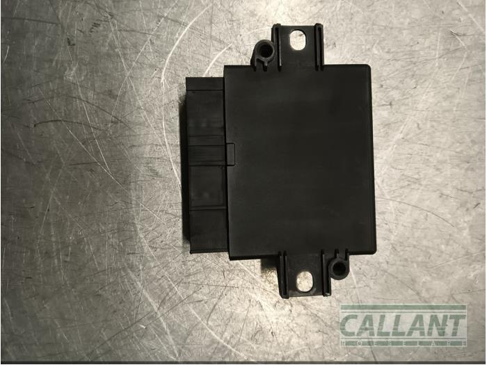 PDC-modul från en Land Rover Range Rover Evoque (LVJ/LVS) 2.0 D 150 16V 2016