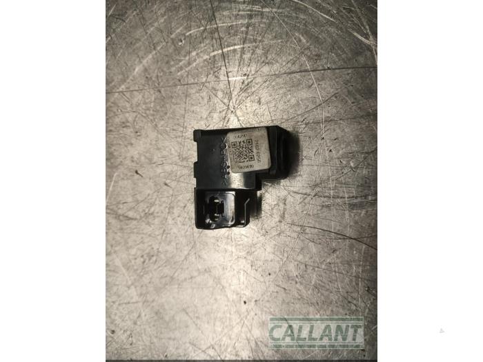 Begagnade Innerbelysning Landrover Discovery V (LR) 2.0 Td4 16V Pris € 48,40 Inklusive moms erbjuds av Garage Callant