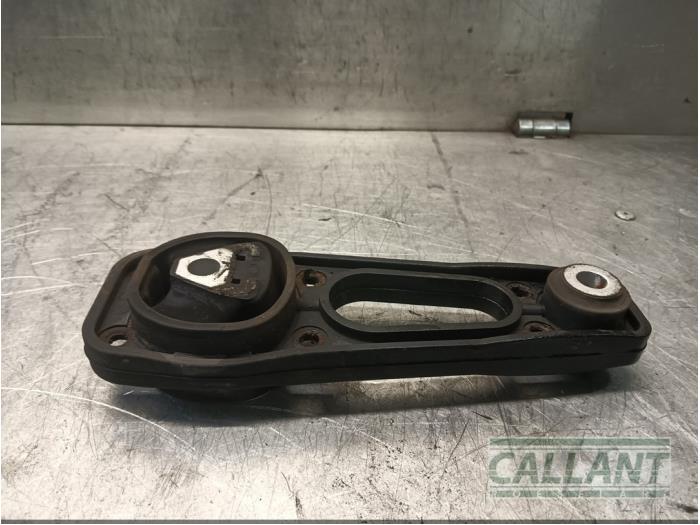 Used Engine mount Dacia Duster (HS) 1.5 dCi Price € 30,25 Inclusive VAT offered by Garage Callant