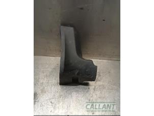 Usagé Marche-pied (list de couverture) gauche Dacia Duster (HS) 1.5 dCi Prix € 24,20 Prix TTC proposé par Garage Callant