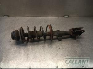 Usagé Amortisseur avant droit Dacia Duster (HS) 1.5 dCi Prix € 60,50 Prix TTC proposé par Garage Callant