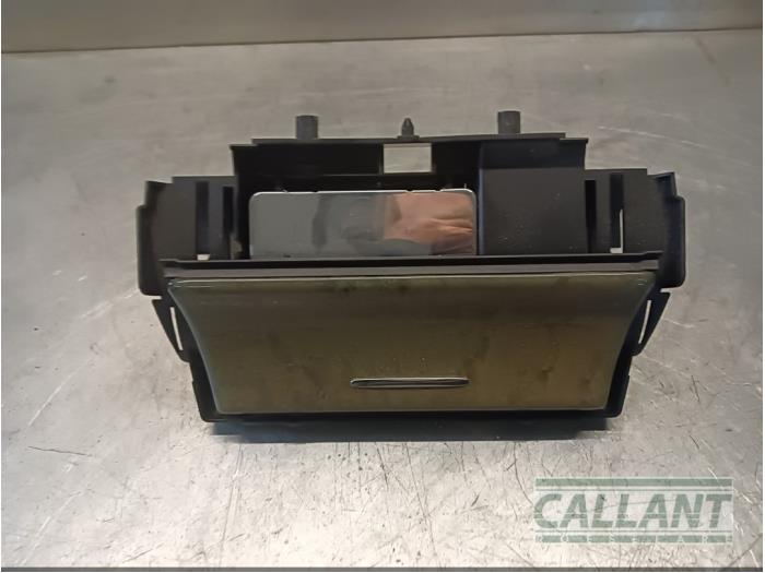Begagnade Askkopp, fram Jaguar S-type (X200) 2.5 V6 24V Pris € 42,35 Inklusive moms erbjuds av Garage Callant