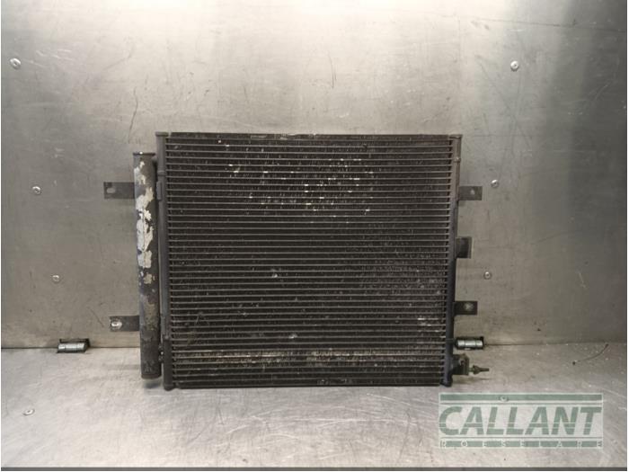 Usagé Condenseur de climatisation Jaguar S-type (X200) 2.5 V6 24V Prix € 90,75 Prix TTC proposé par Garage Callant