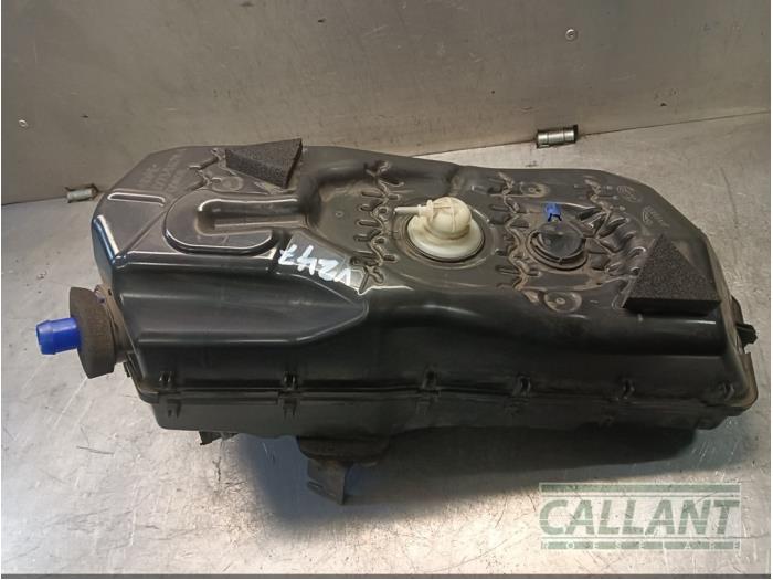 Gebrauchte Adblue Tank Jaguar XF (X260) 2.0d 180 16V Preis € 242,00 Mit Mehrwertsteuer angeboten von Garage Callant