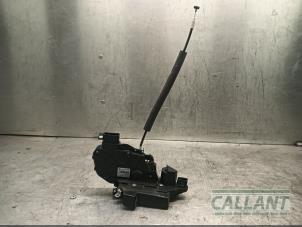 Used Door lock mechanism 4-door, front left Jaguar XF (CC9) 2.7 D V6 24V Price € 90,75 Inclusive VAT offered by Garage Callant