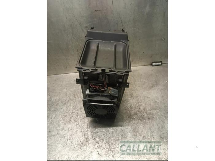 Używane Lodówka Landrover Range Rover Sport (LS) 2.7 TDV6 24V Cena € 90,75 Z VAT oferowane przez Garage Callant