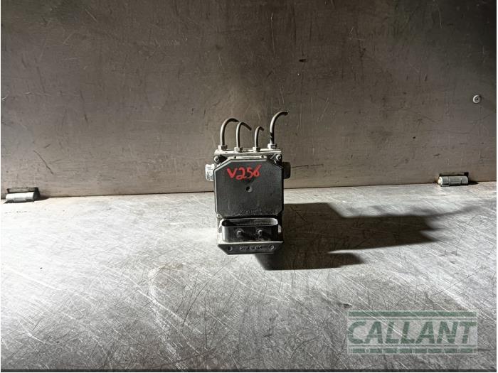 Begagnade ABS-pump Jaguar X-type 2.0 D 16V Pris € 90,75 Inklusive moms erbjuds av Garage Callant