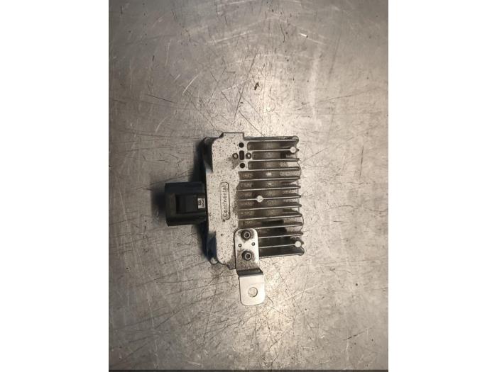 Usagé Module pompe carburant Jaguar F-type 2.0 Turbo 16V Prix € 66,55 Prix TTC proposé par Garage Callant