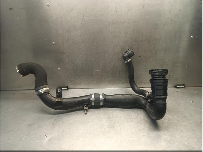 Gebrauchte Intercooler Rohr Jaguar F-type 2.0 Turbo 16V Preis € 272,25 Mit Mehrwertsteuer angeboten von Garage Callant