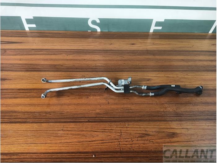 Usagé Conduit (divers) Jaguar XE 2.0 240 Turbo 16V Prix € 90,75 Prix TTC proposé par Garage Callant