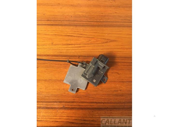 Usagé Module pompe carburant Jaguar XE 2.0 240 Turbo 16V Prix € 30,25 Prix TTC proposé par Garage Callant
