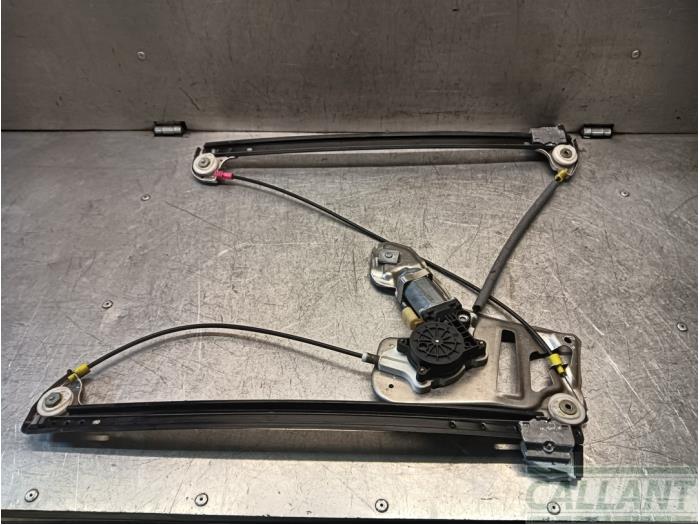 Fenstermechanik 4-türig rechts vorne van een Land Rover Range Rover III (LM) 2.9 TD6 24V 2006
