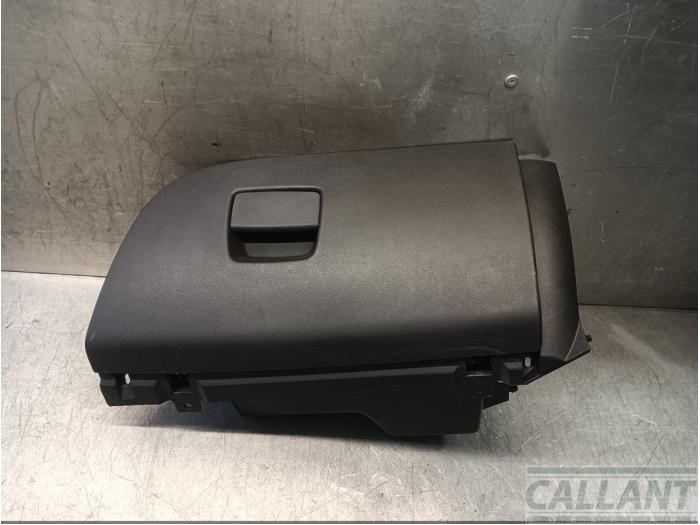Begagnade Handskfack Opel Corsa E 1.4 16V Pris € 30,25 Inklusive moms erbjuds av Garage Callant
