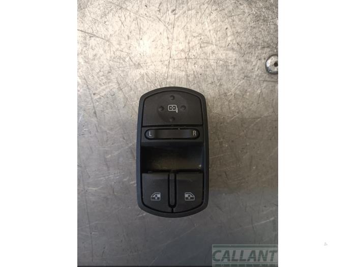Usados Interruptor combinado de ventanillas Opel Corsa E 1.4 16V Precio € 18,15 IVA incluido ofrecido por Garage Callant