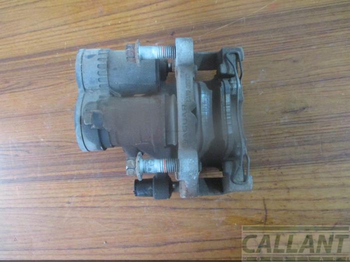 Gebrauchte Bremszange links hinten Jaguar XE 2.0 240 Turbo 16V Preis € 90,75 Mit Mehrwertsteuer angeboten von Garage Callant