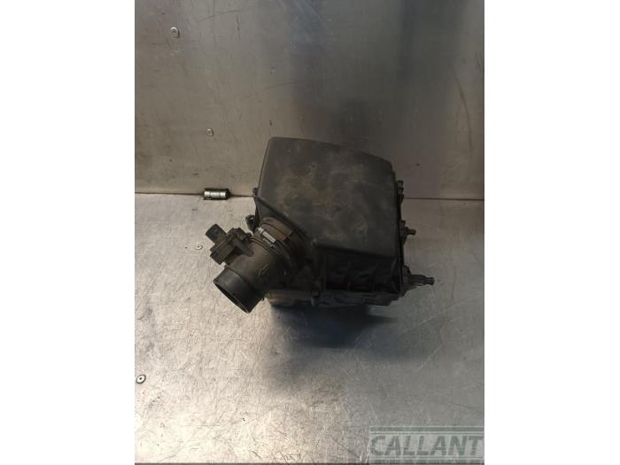 Begagnade Luftfilterhus Opel Corsa E 1.4 16V Pris € 60,50 Inklusive moms erbjuds av Garage Callant
