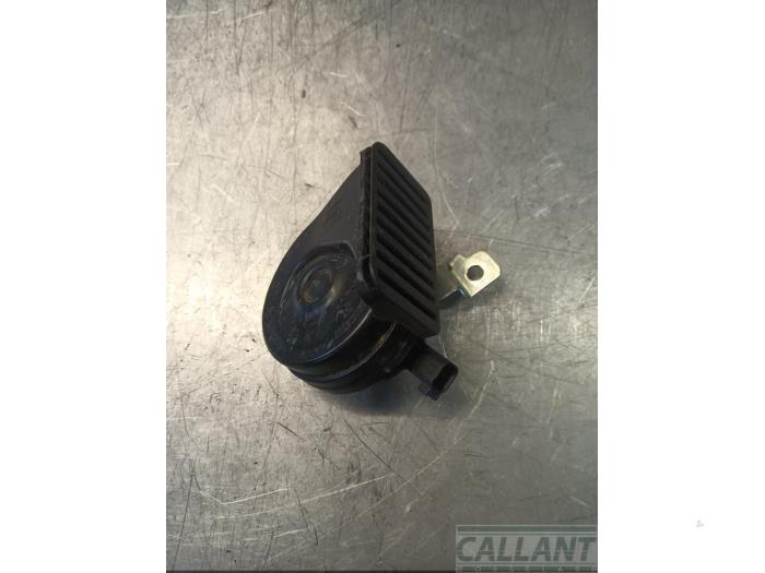 Gebrauchte Hupe Opel Corsa E 1.4 16V Preis € 18,15 Mit Mehrwertsteuer angeboten von Garage Callant