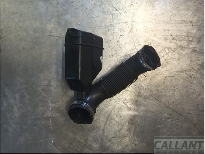 Intake resonator