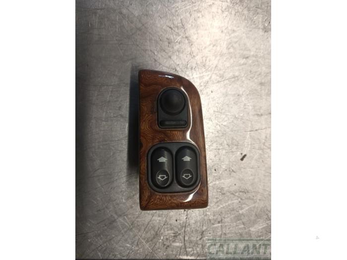 Usados Interruptor combinado de ventanillas Jaguar XK 8 4.0 V8 32V Precio € 78,65 IVA incluido ofrecido por Garage Callant