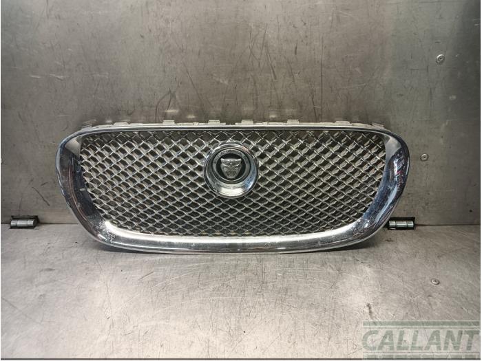 Begagnade Grill Jaguar XF (CC9) 2.7 D V6 24V Pris € 332,75 Inklusive moms erbjuds av Garage Callant