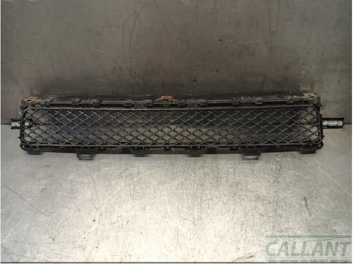 Begagnade Grill Jaguar XF (CC9) 2.7 D V6 24V Pris € 60,50 Inklusive moms erbjuds av Garage Callant