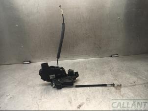 Used Door lock mechanism 4-door, front left Jaguar XF (CC9) 2.7 D V6 24V Price on request offered by Garage Callant