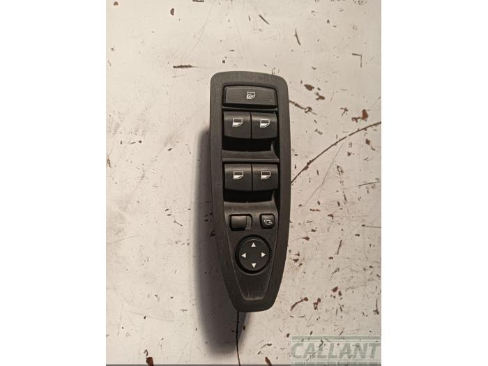 Usados Interruptor combinado de ventanillas BMW X1 (F48) xDrive 25e 1.5 12V TwinPower Turbo Precio € 54,45 IVA incluido ofrecido por Garage Callant