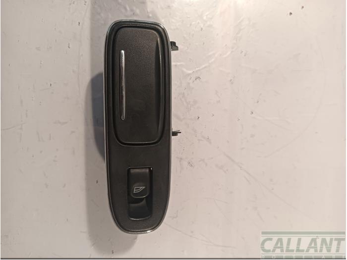Usados Interruptor de ventanilla eléctrica Jaguar XJ (X350) 2.7d V6 24V Precio € 30,25 IVA incluido ofrecido por Garage Callant