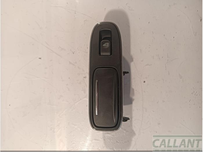 Usados Interruptor de ventanilla eléctrica Jaguar XJ (X350) 2.7d V6 24V Precio € 30,25 IVA incluido ofrecido por Garage Callant