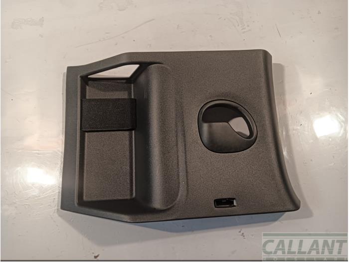 Plastic parts Landrover Defender II 3.0 D200 MHEV - LR178275