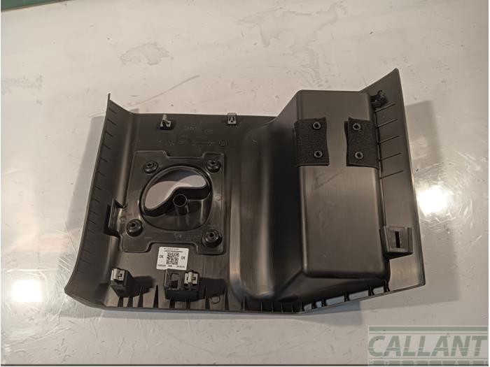 Plastic parts Landrover Defender II 3.0 D200 MHEV - LR178275