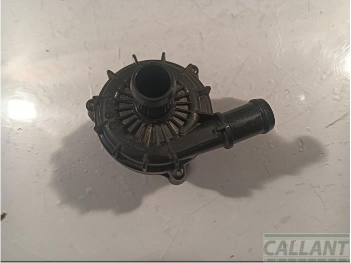 Begagnade Extra vattenpump Landrover Defender II 3.0 D200 MHEV Pris € 102,85 Inklusive moms erbjuds av Garage Callant