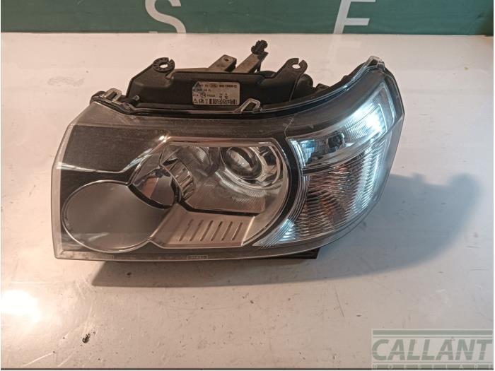Używane Reflektor lewy Landrover Freelander II 2.2 td4 16V Cena € 393,25 Z VAT oferowane przez Garage Callant