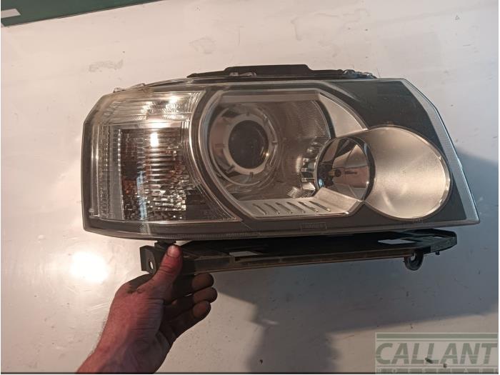 Używane Reflektor prawy Landrover Freelander II 2.2 td4 16V Cena € 393,25 Z VAT oferowane przez Garage Callant