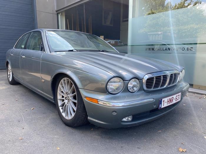 Używane Reflektor prawy Jaguar XJ (X350) 2.7d V6 24V Cena € 484,00 Z VAT oferowane przez Garage Callant