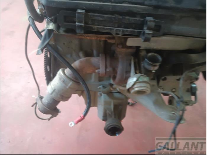 Engine from a Land Rover Range Rover III (LM) 2.9 TD6 24V 2006