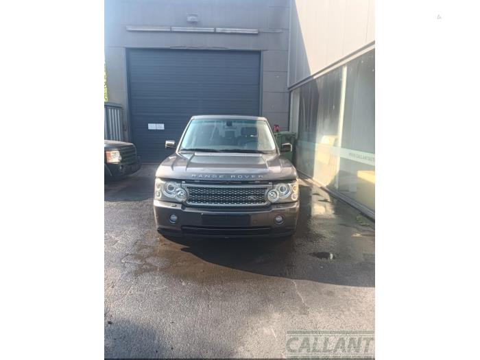 Engine from a Land Rover Range Rover III (LM) 2.9 TD6 24V 2006