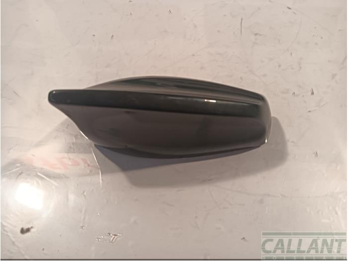 Używane Antena Landrover Velar Cena € 60,50 Z VAT oferowane przez Garage Callant