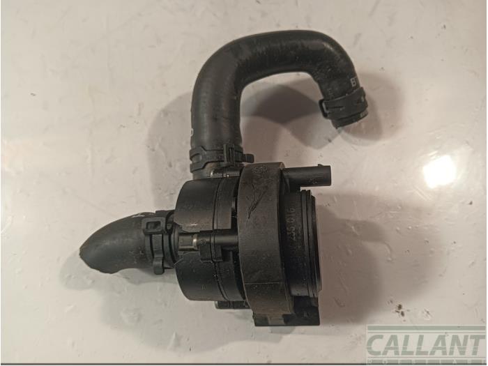 Begagnade Extra vattenpump Landrover Velar Pris € 66,55 Inklusive moms erbjuds av Garage Callant