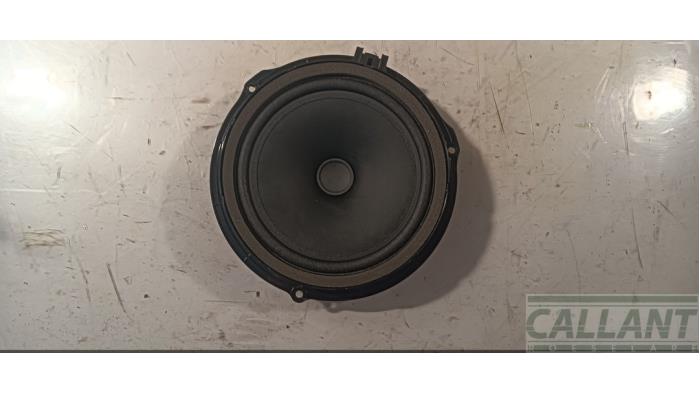 Używane Glosnik Landrover Discovery Sport (LC) 1.5 P300e 12V AWD Cena € 30,25 Z VAT oferowane przez Garage Callant