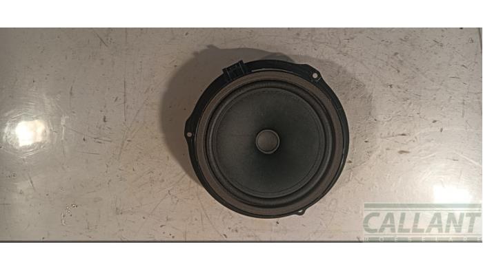 Używane Glosnik Landrover Discovery Sport (LC) 1.5 P300e 12V AWD Cena € 30,25 Z VAT oferowane przez Garage Callant