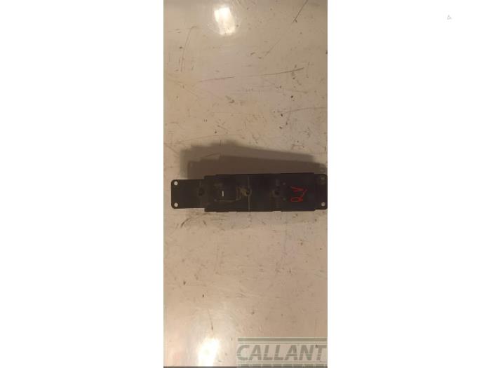 Usados Interruptor de ventanilla eléctrica Landrover Range Rover III (LM) 3.6 TDV8 32V Precio € 30,25 IVA incluido ofrecido por Garage Callant
