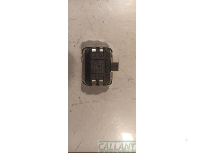 Begagnade Regnsensor Landrover Range Rover III (LM) 3.6 TDV8 32V Pris € 30,25 Inklusive moms erbjuds av Garage Callant