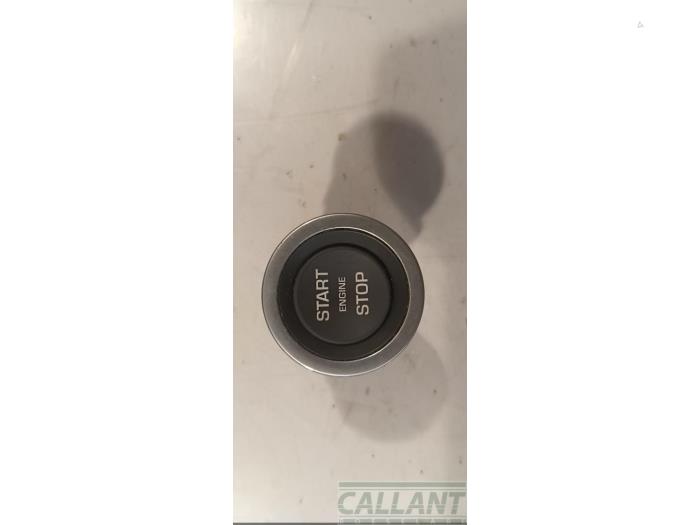 Usagé Commande start/stop Landrover Discovery Sport (LC) 1.5 P300e 12V AWD Prix € 24,20 Prix TTC proposé par Garage Callant