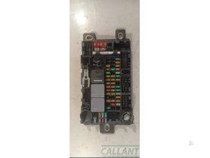 Usados Caja de fusibles Landrover Discovery Sport (LC) 1.5 P300e 12V AWD Precio € 139,15 IVA incluido ofrecido por Garage Callant
