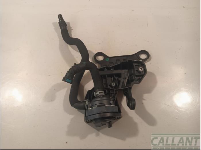 Begagnade Extra vattenpump Landrover Discovery Sport (LC) 1.5 P300e 12V AWD Pris € 66,55 Inklusive moms erbjuds av Garage Callant