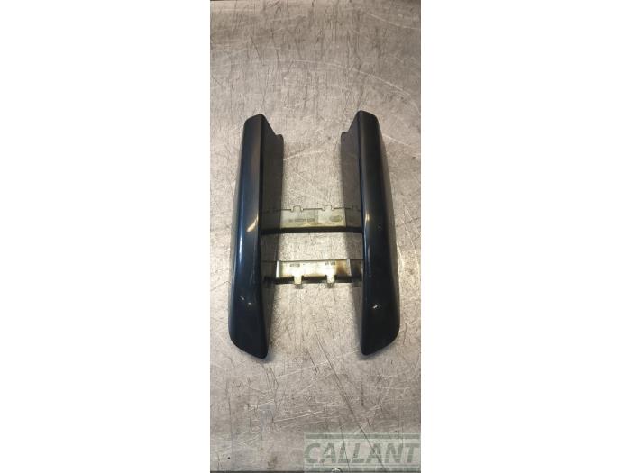 Używane Antena Landrover Range Rover V (LK) 3.0 V6 P510e Cena € 211,75 Z VAT oferowane przez Garage Callant